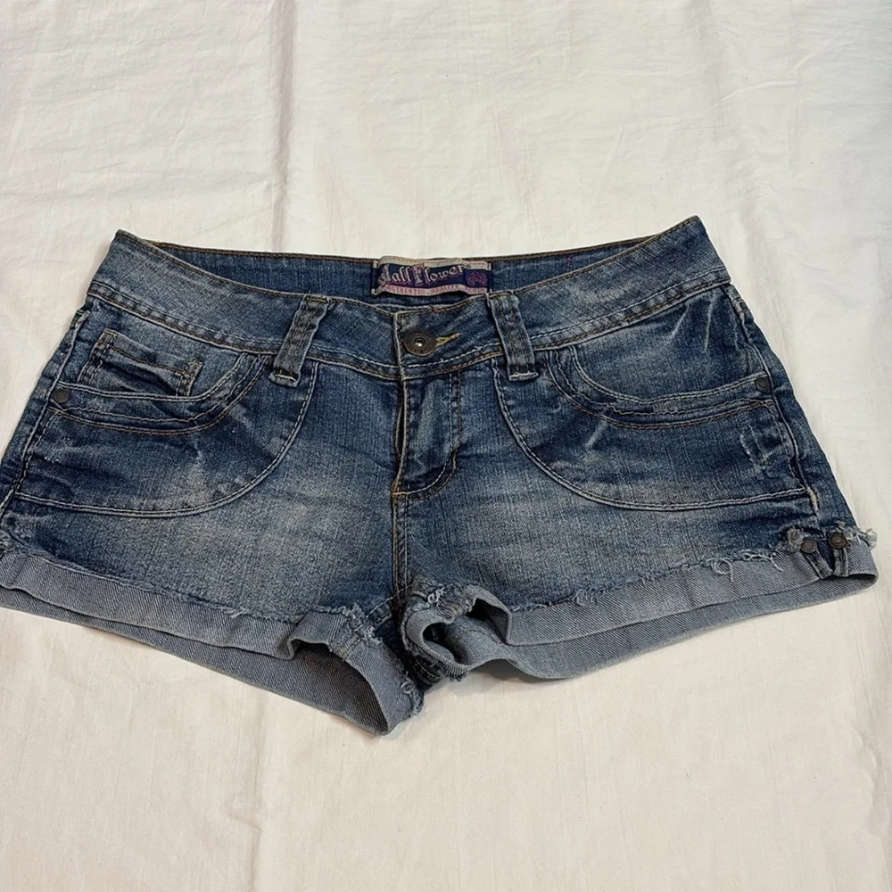 Wallflower Jean Shorts Distressed Cut-Off Style. Decorative Back Pockets. Size 7
